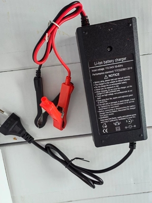 chargeur de batterie d'Ion Lifepo 4 du lithium 12v 14.6V 10A Constant Voltage Mode