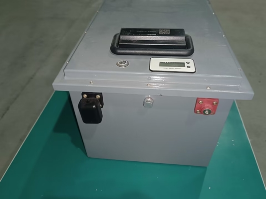 La batterie d'ODM LiFePO4 60V 100ah pour les roues électriques du tricycle trois a entièrement enfermé la cargaison Tuk Tuk